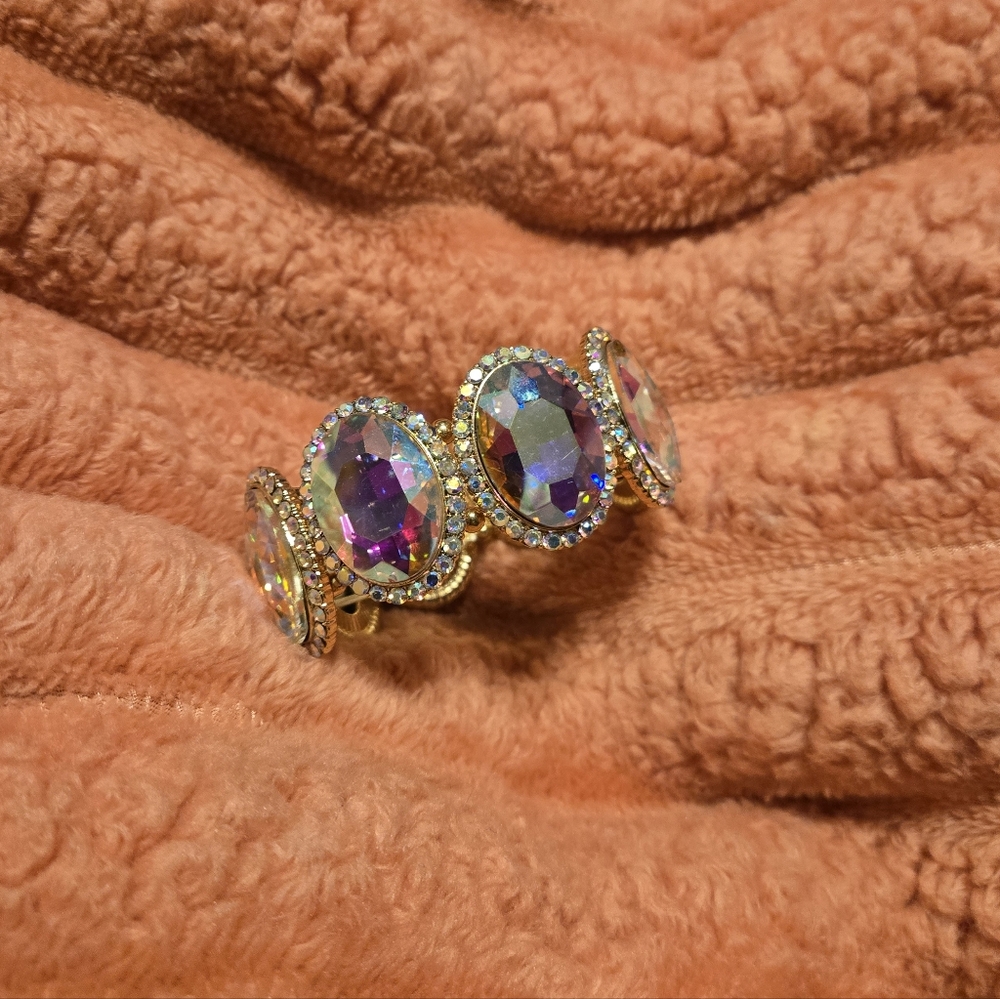 Dazzeling Womans Stretchy Bravelet